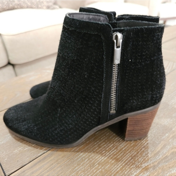 Lucky Brand Black Suede Ankle Boot Size 8 - Picture 4 of 8
